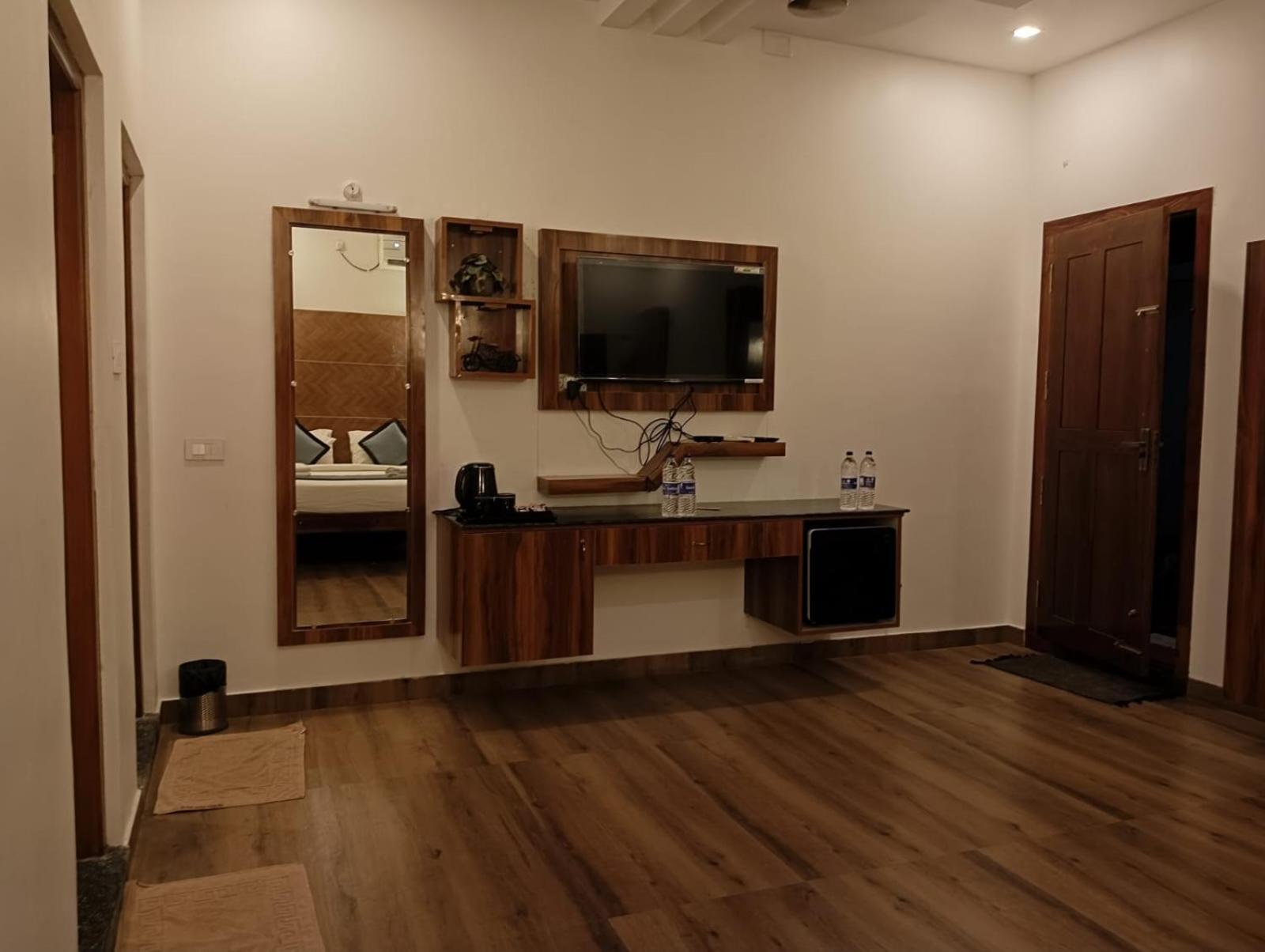 Grb Resort Тиручендур Номер фото